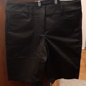 Ann Taylor "Signature" Bermuda dress pant Size 6.